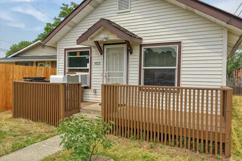 Exterior - 823 E North Ave, Spokane, WA 99207 photo 3 of 7