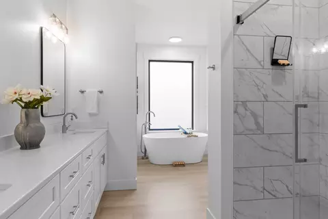 Bath - 8305 E Maringo Dr, Spokane, WA 99212 photo 5 of 8
