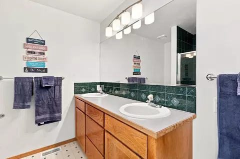 Bath - 8103 Elde Dr, Spokane, WA 99212 photo 1 of 5