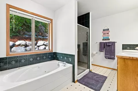 Bath - 8103 Elde Dr, Spokane, WA 99212 photo 2 of 5