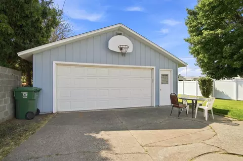 Exterior - 2710 E Hoffman Ave, Spokane, WA 99207 photo 5 of 9