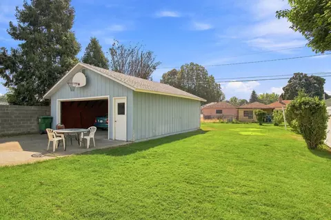 Exterior - 2710 E Hoffman Ave, Spokane, WA 99207 photo 4 of 9