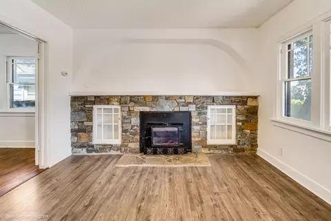 Living - 511 E Wabash Ave, Spokane, WA 99207 photo 2 of 2