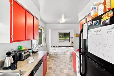 Kitchen - 3203 E 19th Ave, Spokane, WA 99223 photo 2 of 2