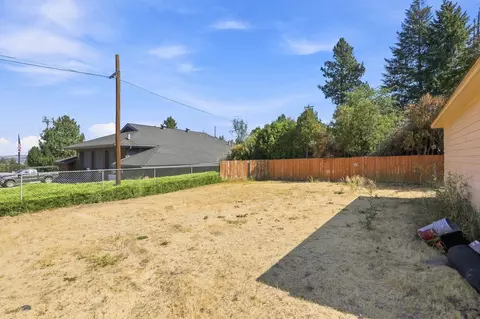 Exterior - 3203 E 19th Ave, Spokane, WA 99223 photo 5 of 8