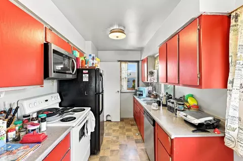 Kitchen - 3203 E 19th Ave, Spokane, WA 99223 photo 1 of 2