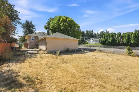 Exterior - 3203 E 19th Ave, Spokane, WA 99223 photo 7 of 8