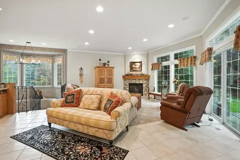 Living - 1505 E Legacy Ln, Spokane, WA 99208 photo 5 of 10