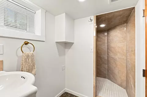 Bath - 35 E 29th Ave, Spokane, WA 99203 photo 2 of 4