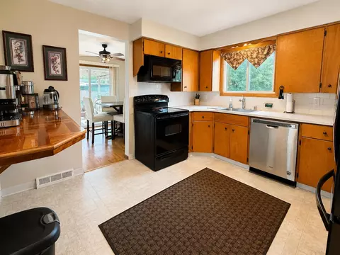 Kitchen - 2833 W Lyons Ave, Spokane, WA 99208 photo 2 of 3