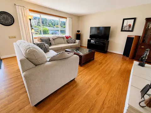 Living - 2833 W Lyons Ave, Spokane, WA 99208 photo 5 of 7