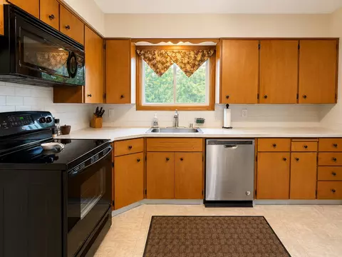 Kitchen - 2833 W Lyons Ave, Spokane, WA 99208 photo 1 of 3