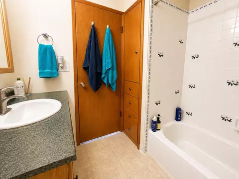 Bath - 2833 W Lyons Ave, Spokane, WA 99208 photo 1 of 2
