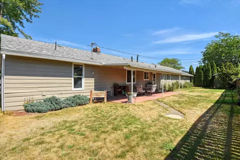 Exterior - 534 E Cozza Dr, Spokane, WA 99208 photo 8 of 12