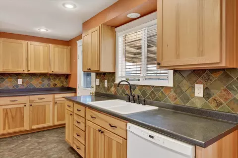Kitchen - 534 E Cozza Dr, Spokane, WA 99208 photo 1 of 4