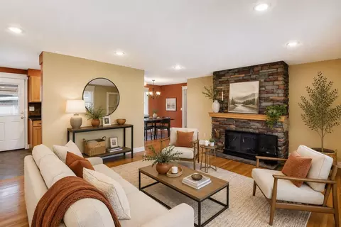 Living - 534 E Cozza Dr, Spokane, WA 99208 photo 2 of 7