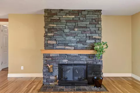 Living - 534 E Cozza Dr, Spokane, WA 99208 photo 3 of 7