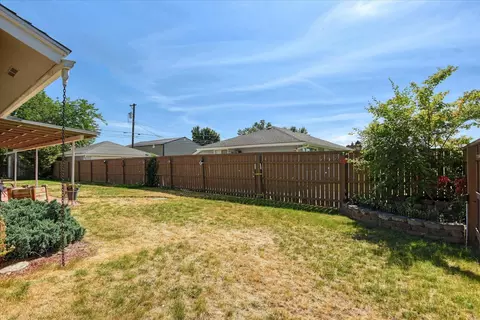 Exterior - 534 E Cozza Dr, Spokane, WA 99208 photo 7 of 12
