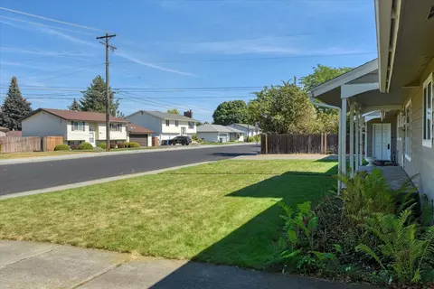 Exterior - 534 E Cozza Dr, Spokane, WA 99208 photo 4 of 12