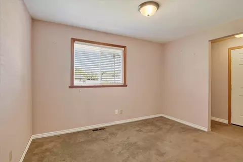 Bedroom - 534 E Cozza Dr, Spokane, WA 99208 photo 4 of 7