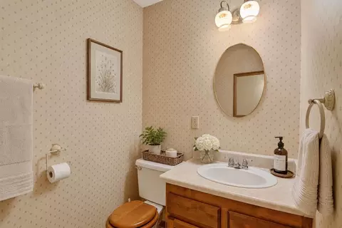 Bath - 534 E Cozza Dr, Spokane, WA 99208 photo 5 of 5