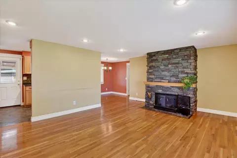 Living - 534 E Cozza Dr, Spokane, WA 99208 photo 1 of 7