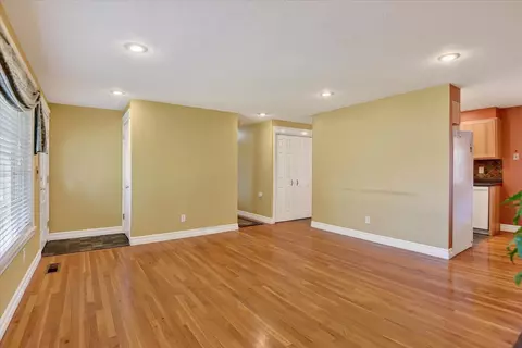 Living - 534 E Cozza Dr, Spokane, WA 99208 photo 6 of 7
