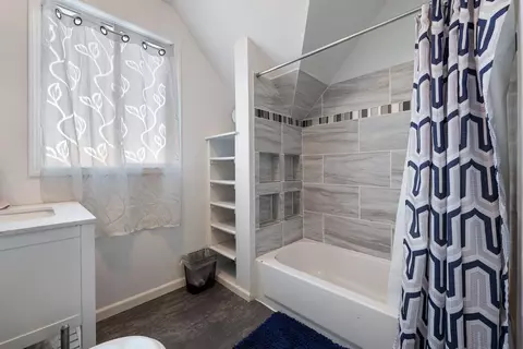 Bath - 2012 N Ruby St, Spokane, WA 99207 photo 1 of 3