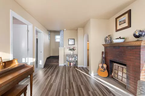 Entry Way - 2012 N Ruby St, Spokane, WA 99207 photo 2 of 3