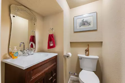 Bath - 2012 N Ruby St, Spokane, WA 99207 photo 3 of 3