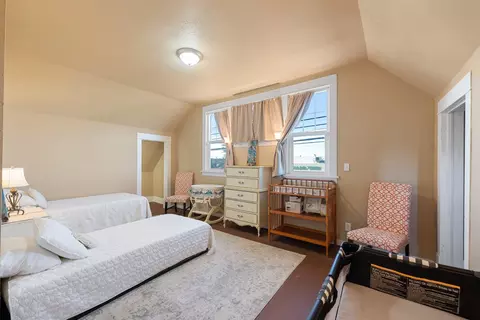 Bedroom - 2012 N Ruby St, Spokane, WA 99207 photo 5 of 8