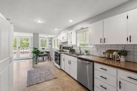 Kitchen - 3929 E 8th Ave, Spokane, WA 99202 photo 2 of 3