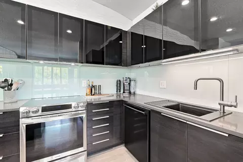 Kitchen - 2007 W Bridge Ave, Spokane, WA 99201 photo 4 of 5