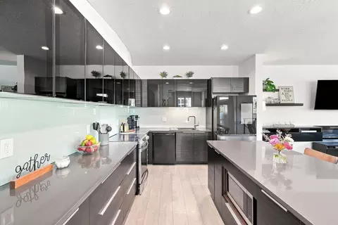 Kitchen - 2007 W Bridge Ave, Spokane, WA 99201 photo 3 of 5