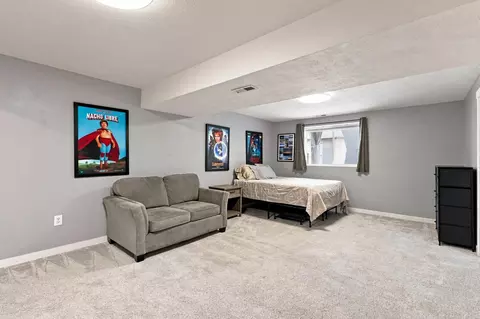 Bedroom - 416 E Blackhawk Dr, Spokane, WA 99208 photo 4 of 8