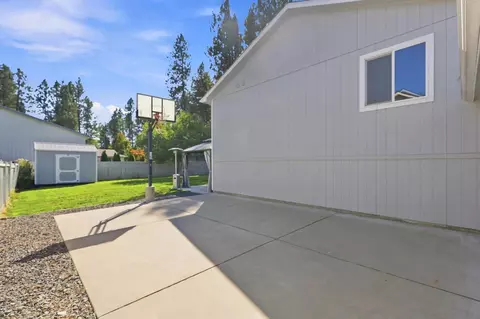 Exterior - 416 E Blackhawk Dr, Spokane, WA 99208 photo 6 of 11