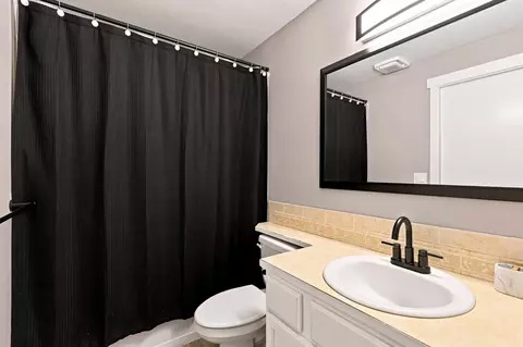 Bath - 416 E Blackhawk Dr, Spokane, WA 99208 photo 4 of 4