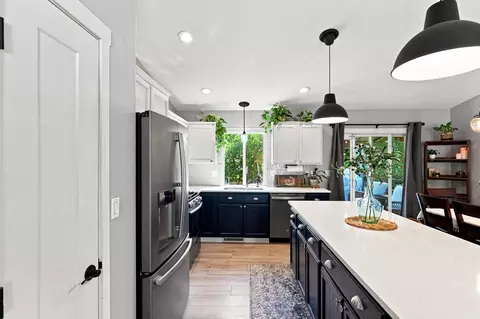 Kitchen - 416 E Blackhawk Dr, Spokane, WA 99208 photo 3 of 5