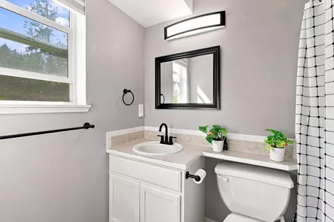 Bath - 416 E Blackhawk Dr, Spokane, WA 99208 photo 1 of 4