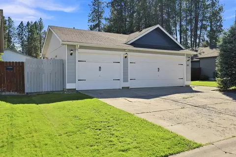 Exterior - 416 E Blackhawk Dr, Spokane, WA 99208 photo 2 of 11