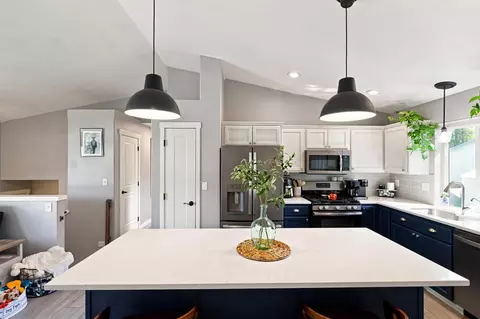 Kitchen - 416 E Blackhawk Dr, Spokane, WA 99208 photo 4 of 5