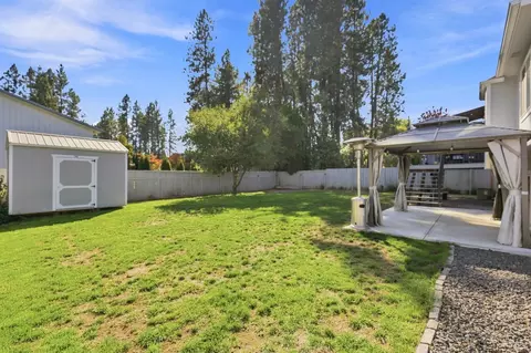 Exterior - 416 E Blackhawk Dr, Spokane, WA 99208 photo 7 of 11