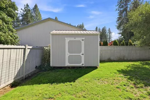 Exterior - 416 E Blackhawk Dr, Spokane, WA 99208 photo 8 of 11