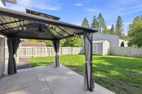 Exterior - 416 E Blackhawk Dr, Spokane, WA 99208 photo 5 of 11