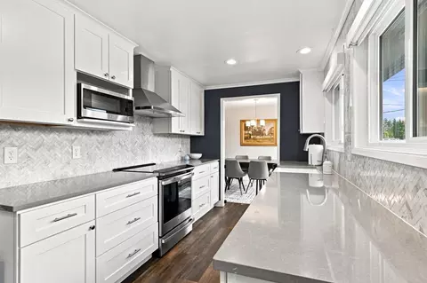 Kitchen - 2652 E 33rd Ave, Spokane, WA 99223 photo 2 of 3