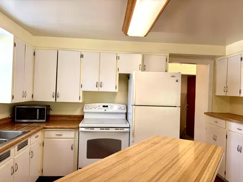 Kitchen - 3923 E Pacific Ave, Spokane, WA 99202 photo 5 of 6