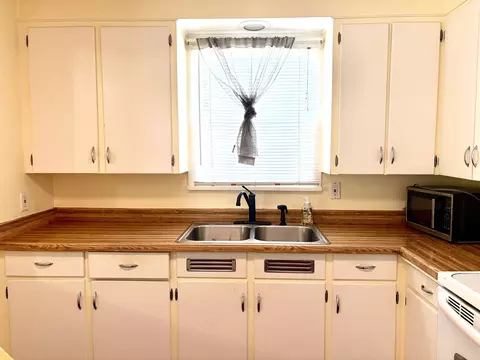 Kitchen - 3923 E Pacific Ave, Spokane, WA 99202 photo 2 of 6