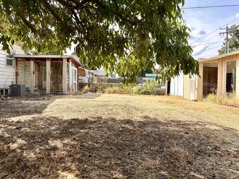 Exterior - 3923 E Pacific Ave, Spokane, WA 99202 photo 6 of 9
