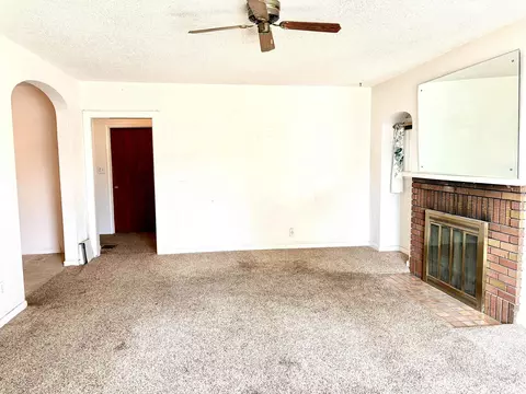 Living - 3923 E Pacific Ave, Spokane, WA 99202 photo 4 of 6