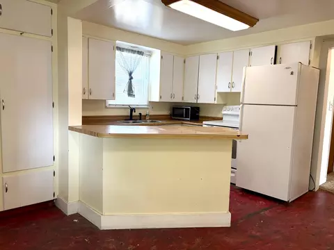 Kitchen - 3923 E Pacific Ave, Spokane, WA 99202 photo 3 of 6
